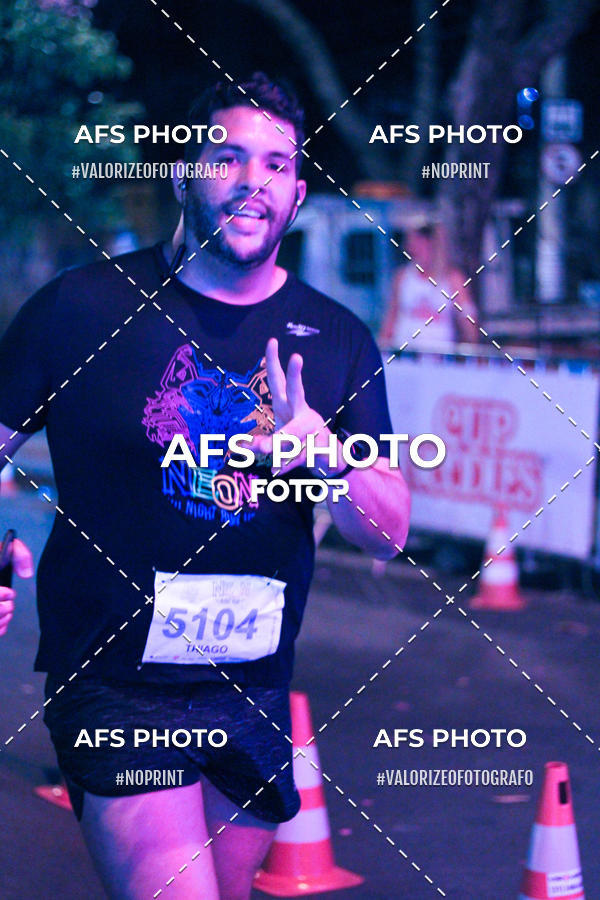 Achetez vos photos de l'vnementNeon Night Run 2019 - Belo Horizonte sur Fotop