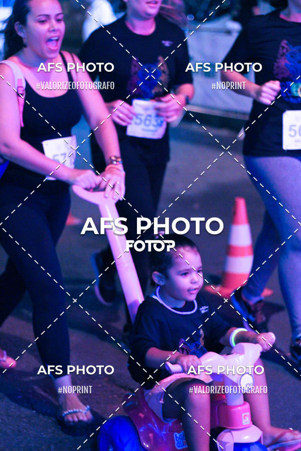 Buy your photos of the eventNeon Night Run 2019 - Belo Horizonte on Fotop