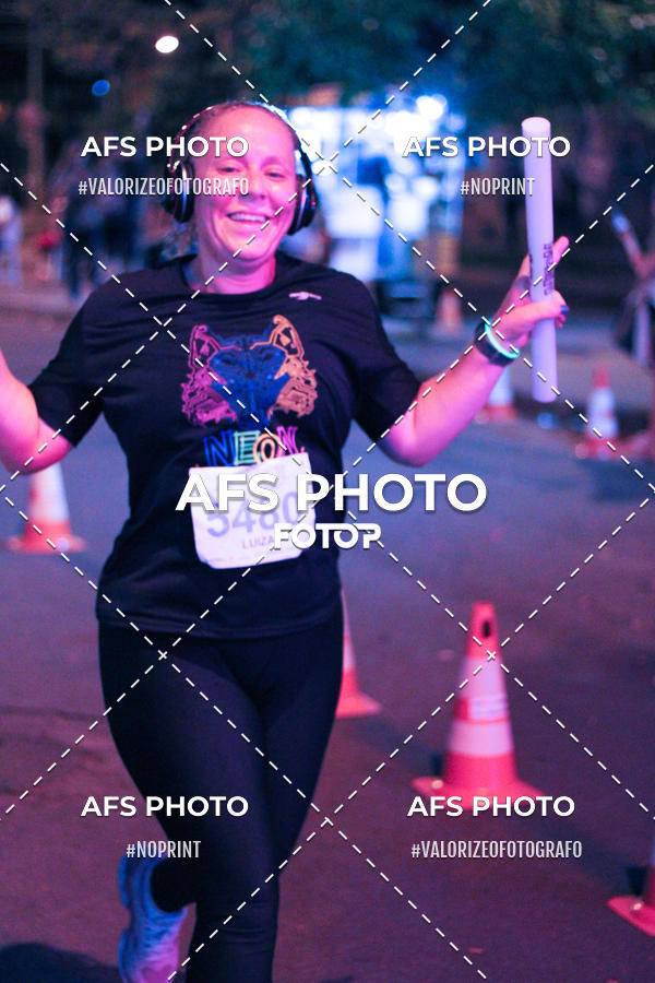 Buy your photos of the eventNeon Night Run 2019 - Belo Horizonte on Fotop