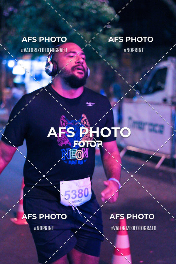 Buy your photos of the eventNeon Night Run 2019 - Belo Horizonte on Fotop