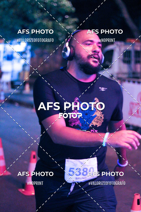 Buy your photos of the eventNeon Night Run 2019 - Belo Horizonte on Fotop
