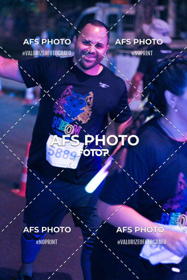 Buy your photos of the eventNeon Night Run 2019 - Belo Horizonte on Fotop