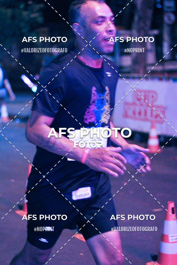 Buy your photos of the eventNeon Night Run 2019 - Belo Horizonte on Fotop