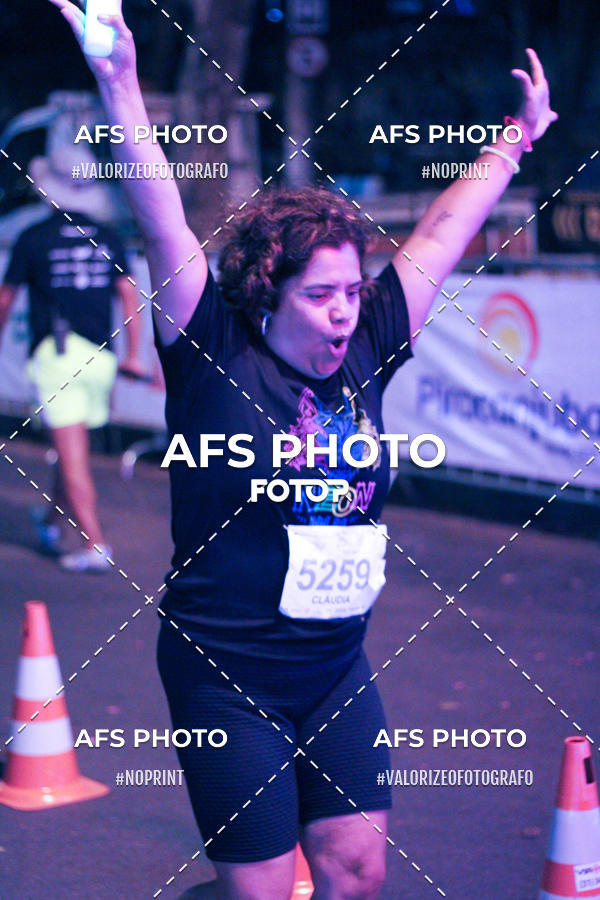 Buy your photos of the eventNeon Night Run 2019 - Belo Horizonte on Fotop