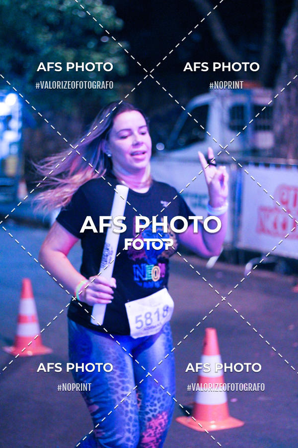 Compre as suas fotos do eventoNeon Night Run 2019 - Belo Horizonte no Fotop