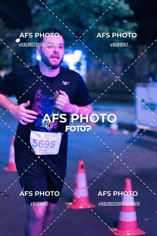 Compra tus fotos del eventoNeon Night Run 2019 - Belo Horizonte En Fotop
