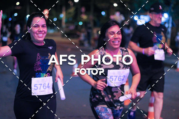Buy your photos of the eventNeon Night Run 2019 - Belo Horizonte on Fotop