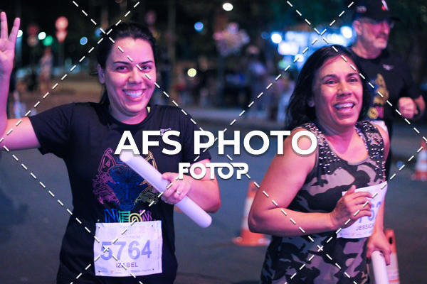 Buy your photos of the eventNeon Night Run 2019 - Belo Horizonte on Fotop