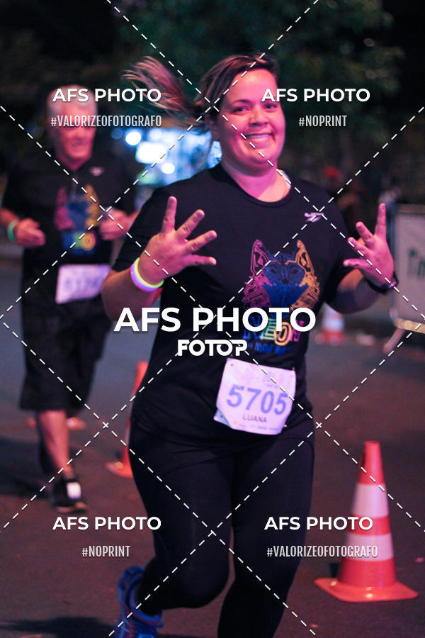 Buy your photos of the eventNeon Night Run 2019 - Belo Horizonte on Fotop
