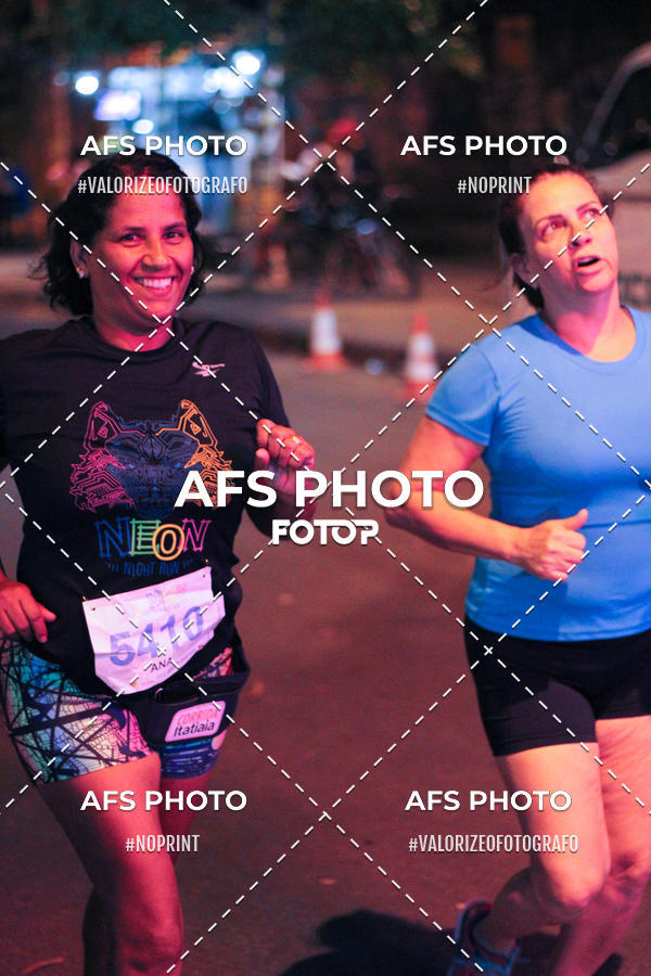 Buy your photos of the eventNeon Night Run 2019 - Belo Horizonte on Fotop