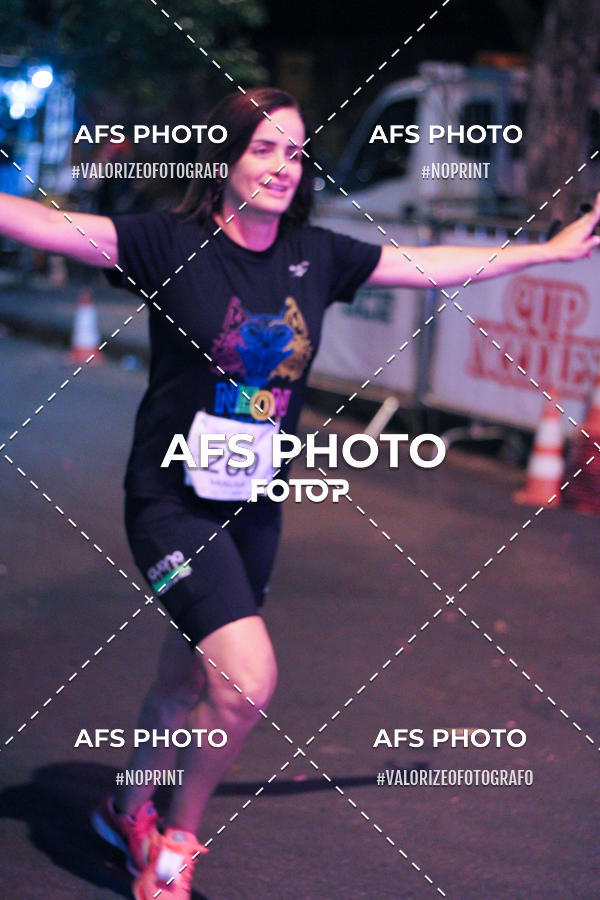 Buy your photos of the eventNeon Night Run 2019 - Belo Horizonte on Fotop