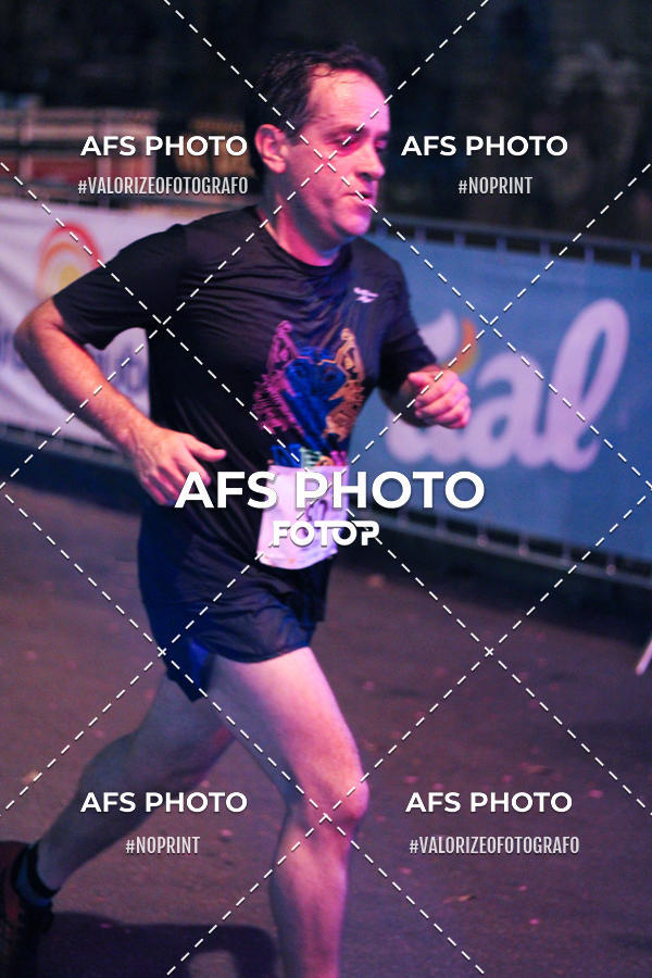 Buy your photos of the eventNeon Night Run 2019 - Belo Horizonte on Fotop