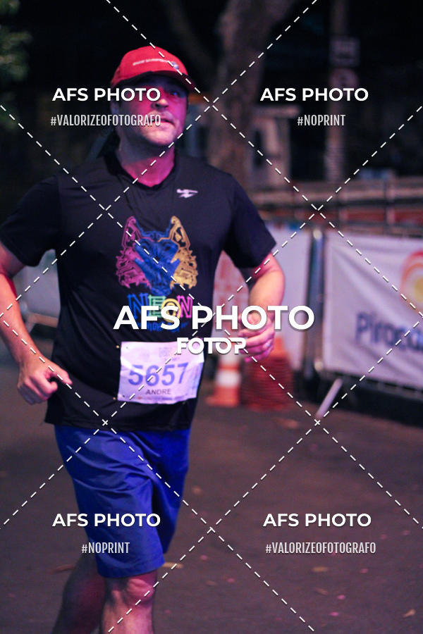 Buy your photos of the eventNeon Night Run 2019 - Belo Horizonte on Fotop