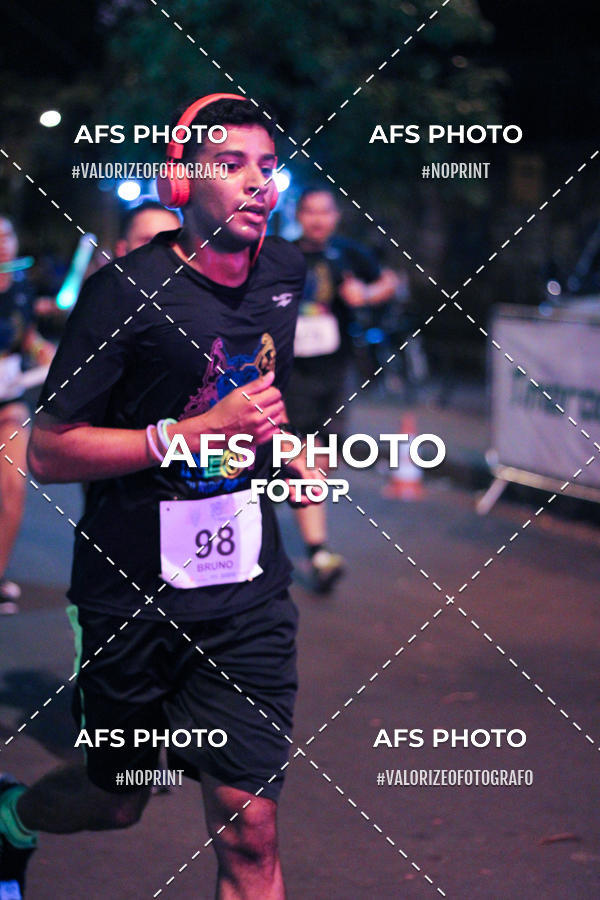 Buy your photos of the eventNeon Night Run 2019 - Belo Horizonte on Fotop
