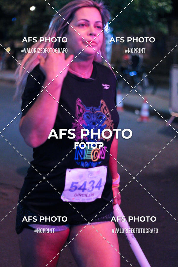 Buy your photos of the eventNeon Night Run 2019 - Belo Horizonte on Fotop