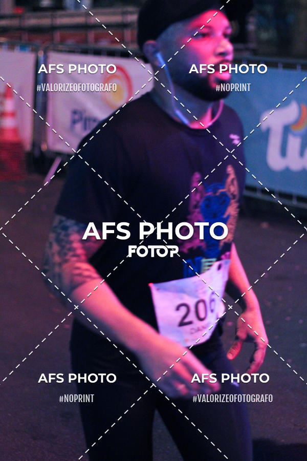 Buy your photos of the eventNeon Night Run 2019 - Belo Horizonte on Fotop