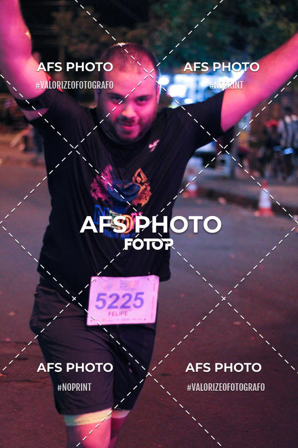 Buy your photos of the eventNeon Night Run 2019 - Belo Horizonte on Fotop