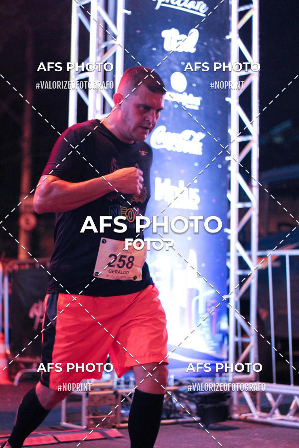 Buy your photos of the eventNeon Night Run 2019 - Belo Horizonte on Fotop