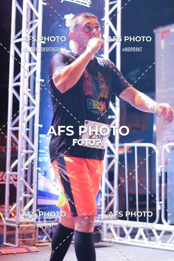 Buy your photos of the eventNeon Night Run 2019 - Belo Horizonte on Fotop