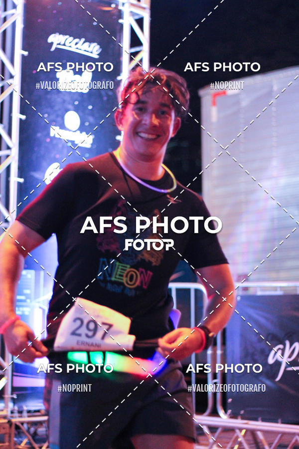 Buy your photos of the eventNeon Night Run 2019 - Belo Horizonte on Fotop