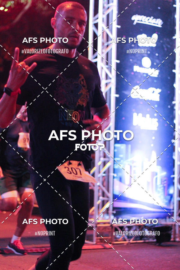 Buy your photos of the eventNeon Night Run 2019 - Belo Horizonte on Fotop