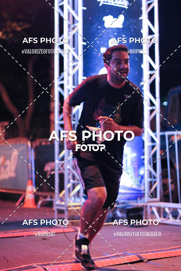 Buy your photos of the eventNeon Night Run 2019 - Belo Horizonte on Fotop