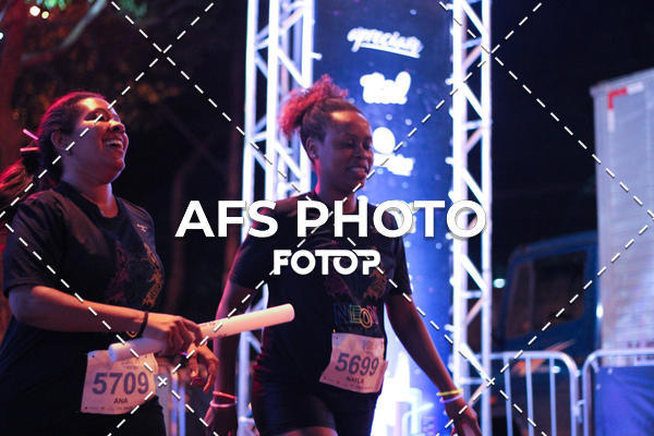 Buy your photos of the eventNeon Night Run 2019 - Belo Horizonte on Fotop