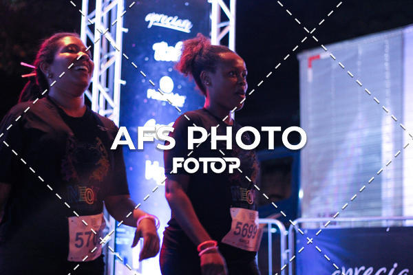 Buy your photos of the eventNeon Night Run 2019 - Belo Horizonte on Fotop