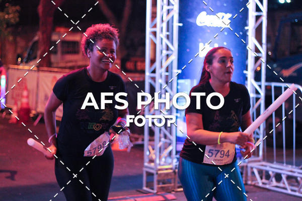 Buy your photos of the eventNeon Night Run 2019 - Belo Horizonte on Fotop