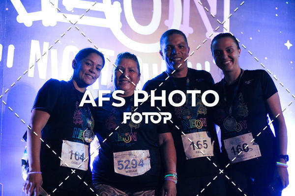 Buy your photos of the eventNeon Night Run 2019 - Belo Horizonte on Fotop
