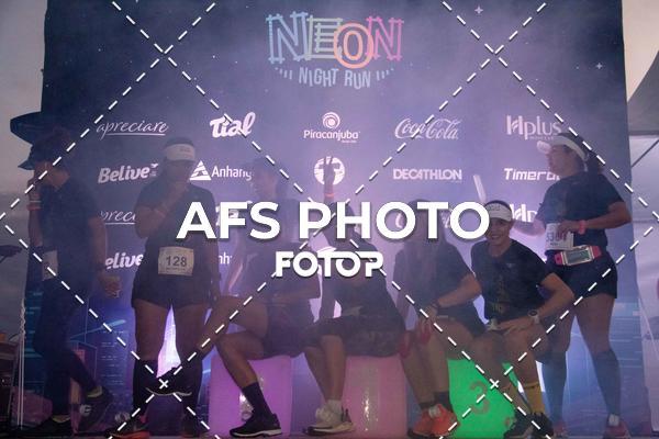 Compra tus fotos del eventoNeon Night Run 2019 - Belo Horizonte En Fotop