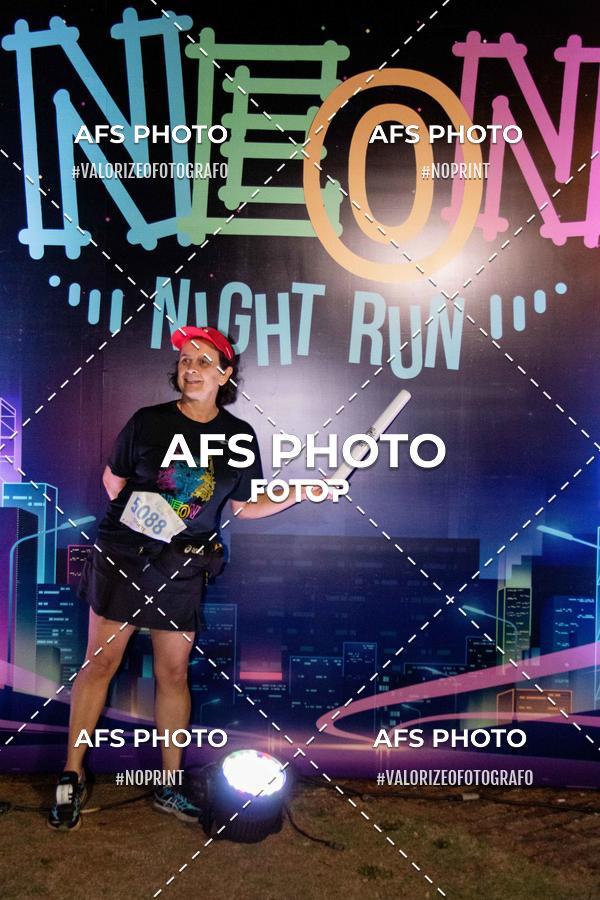 Buy your photos of the eventNeon Night Run 2019 - Belo Horizonte on Fotop