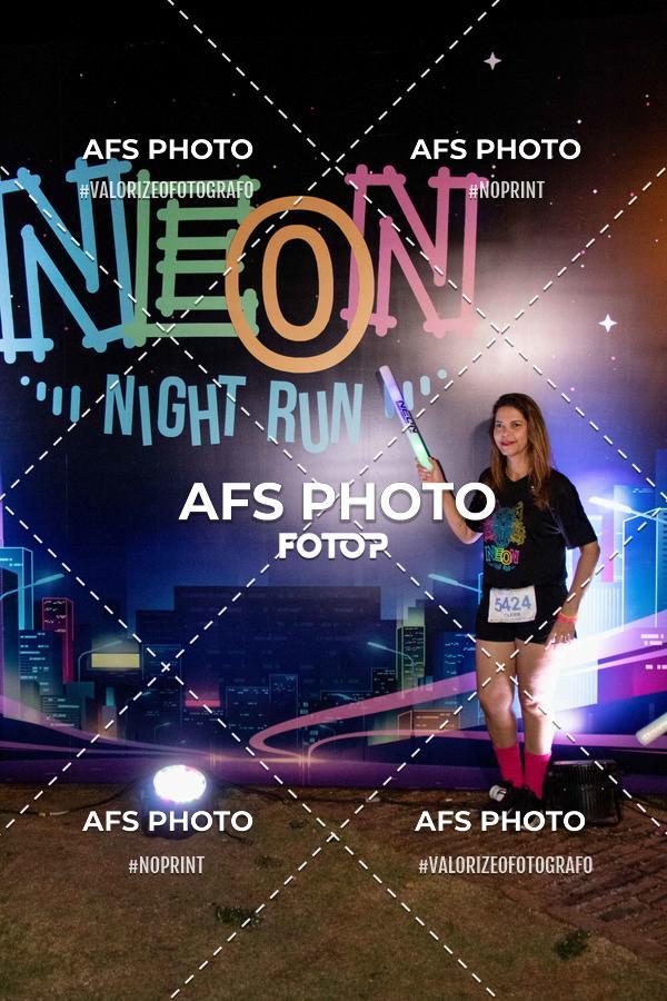 Achetez vos photos de l'vnementNeon Night Run 2019 - Belo Horizonte sur Fotop