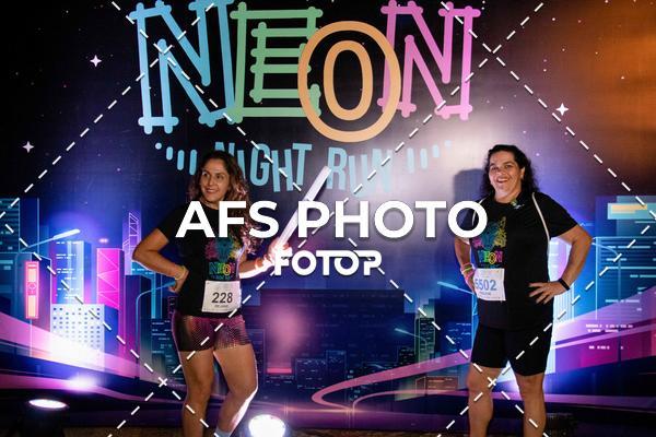 Achetez vos photos de l'vnementNeon Night Run 2019 - Belo Horizonte sur Fotop