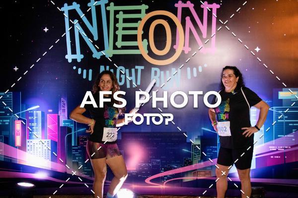 Achetez vos photos de l'vnementNeon Night Run 2019 - Belo Horizonte sur Fotop