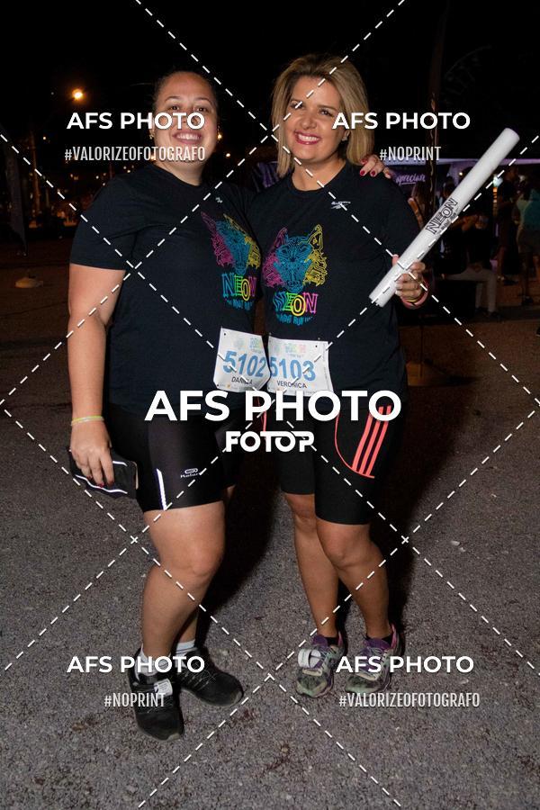 Achetez vos photos de l'vnementNeon Night Run 2019 - Belo Horizonte sur Fotop