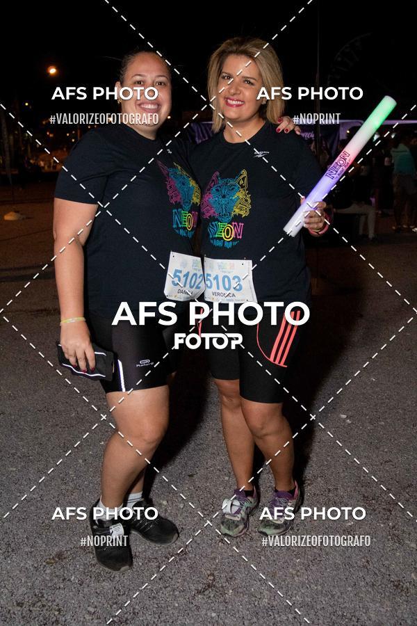 Achetez vos photos de l'vnementNeon Night Run 2019 - Belo Horizonte sur Fotop