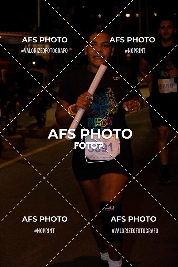 Buy your photos of the eventNeon Night Run 2019 - Belo Horizonte on Fotop