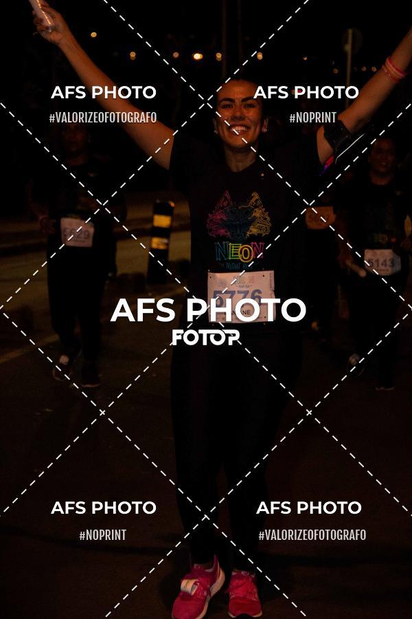 Achetez vos photos de l'vnementNeon Night Run 2019 - Belo Horizonte sur Fotop