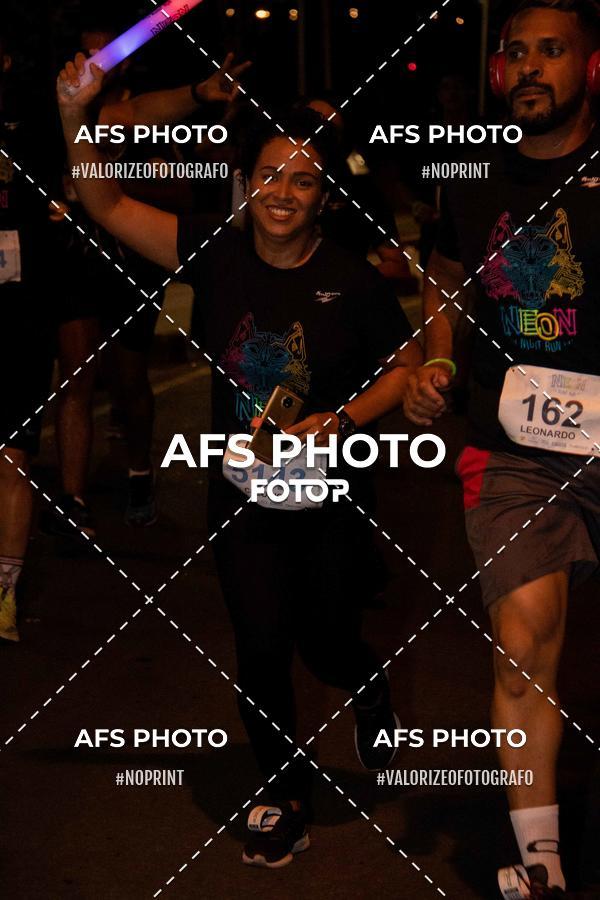 Achetez vos photos de l'vnementNeon Night Run 2019 - Belo Horizonte sur Fotop
