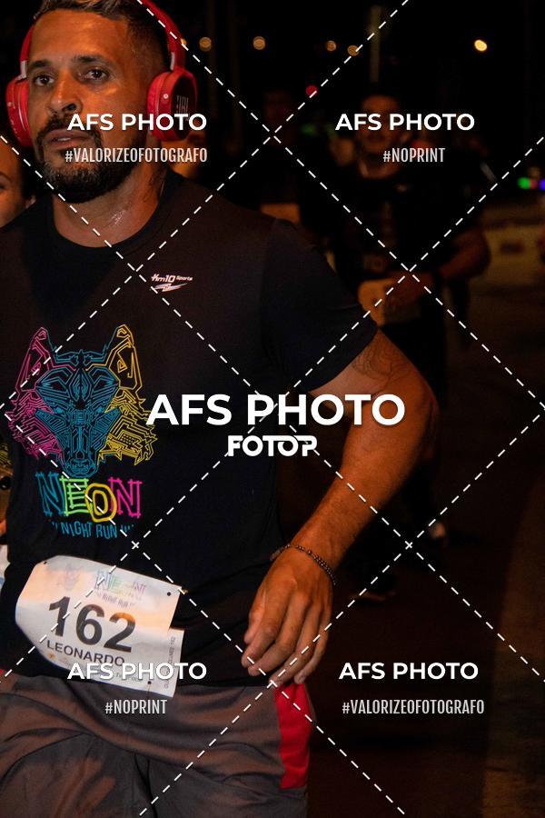 Achetez vos photos de l'vnementNeon Night Run 2019 - Belo Horizonte sur Fotop