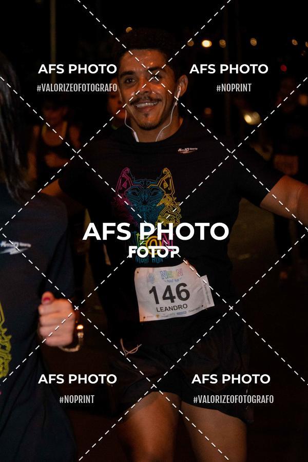 Achetez vos photos de l'vnementNeon Night Run 2019 - Belo Horizonte sur Fotop