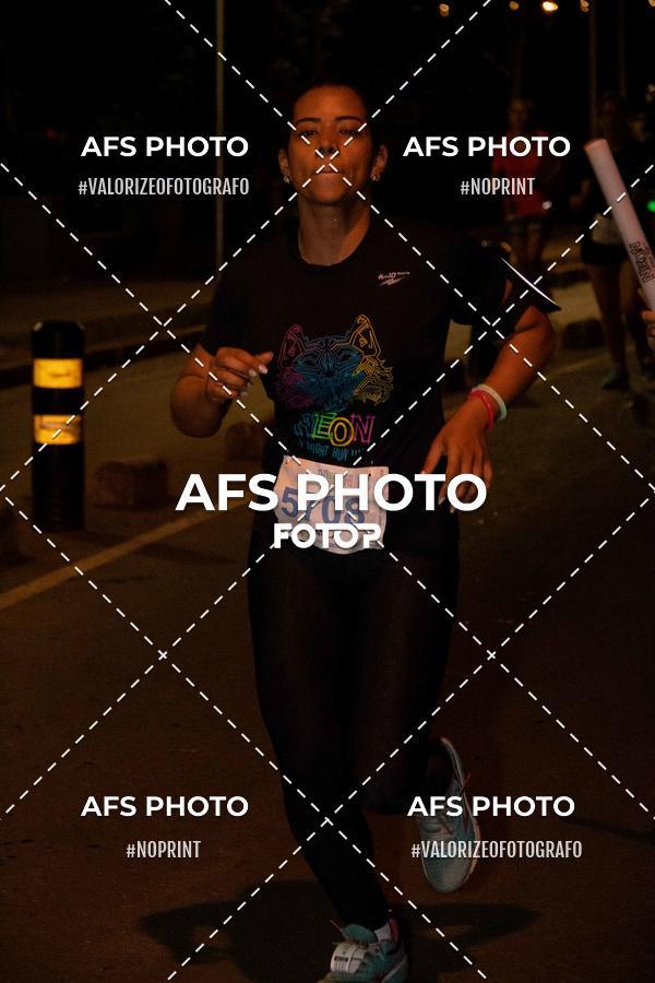 Achetez vos photos de l'vnementNeon Night Run 2019 - Belo Horizonte sur Fotop