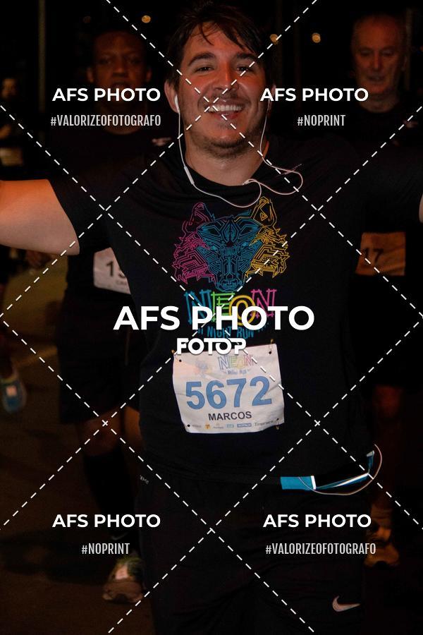 Achetez vos photos de l'vnementNeon Night Run 2019 - Belo Horizonte sur Fotop