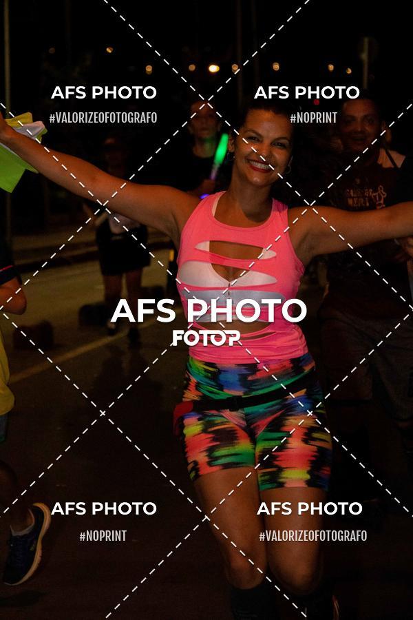 Achetez vos photos de l'vnementNeon Night Run 2019 - Belo Horizonte sur Fotop