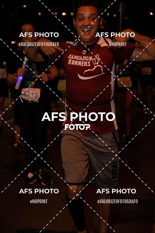 Achetez vos photos de l'vnementNeon Night Run 2019 - Belo Horizonte sur Fotop