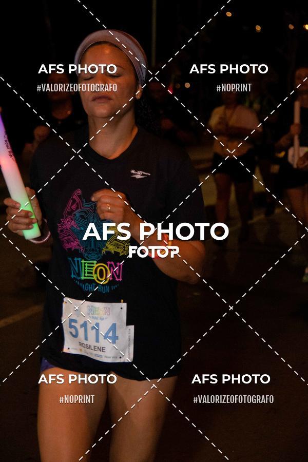 Achetez vos photos de l'vnementNeon Night Run 2019 - Belo Horizonte sur Fotop