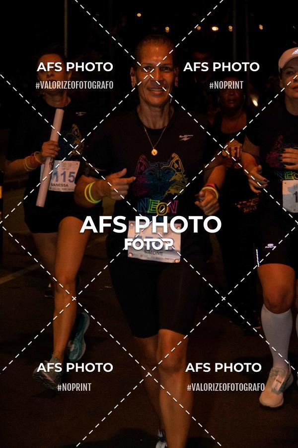 Achetez vos photos de l'vnementNeon Night Run 2019 - Belo Horizonte sur Fotop