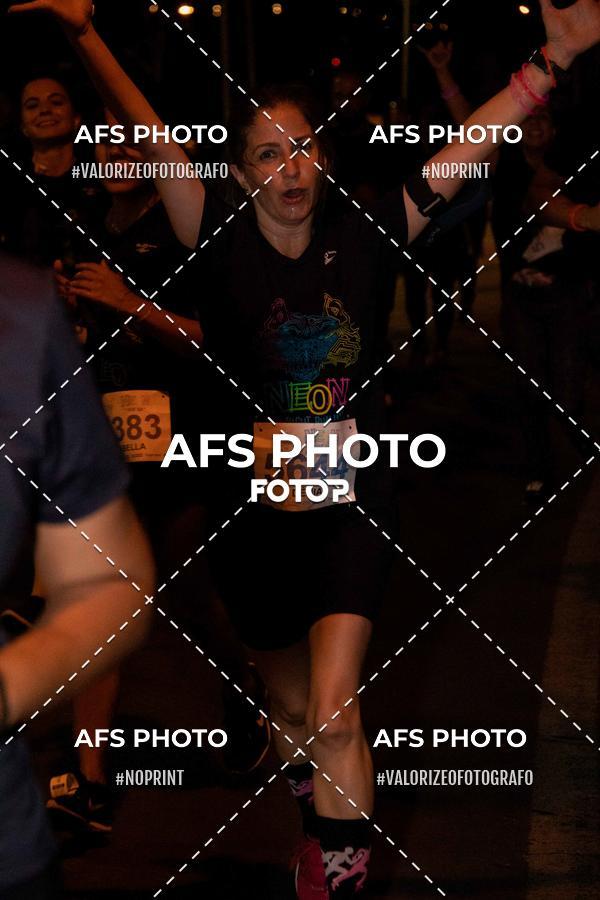 Achetez vos photos de l'vnementNeon Night Run 2019 - Belo Horizonte sur Fotop