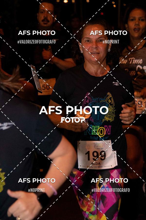 Achetez vos photos de l'vnementNeon Night Run 2019 - Belo Horizonte sur Fotop